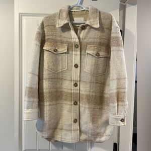 Wilfred free shacket. Worn 3-4x. Good condition, light pilling. Italian wool.